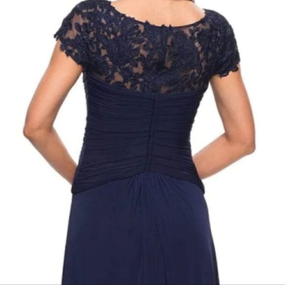 La Femme - Knot-Ornate Ruched Evening Dress - Picture 3 of 9